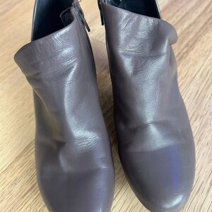 Elegant Women's Leather Ankle Boots